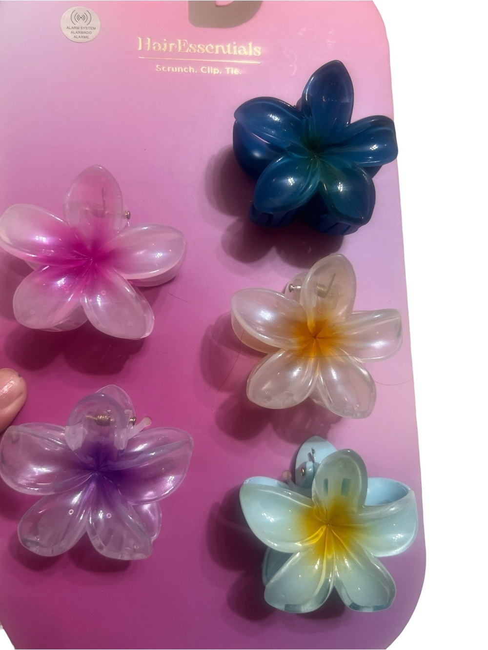 Piper K Set of 6 Beautiful Flower clips. Plastic New. Small. Green, Yellow, Pink